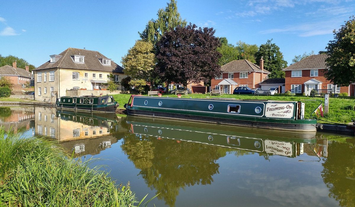 Navigating river locks single-handed with confidence
